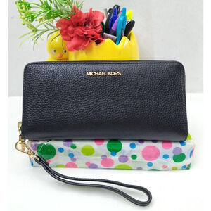 Michael Kors Jet Set Travel Black Pebbled Leather Zip Around Wallet - NWT $278